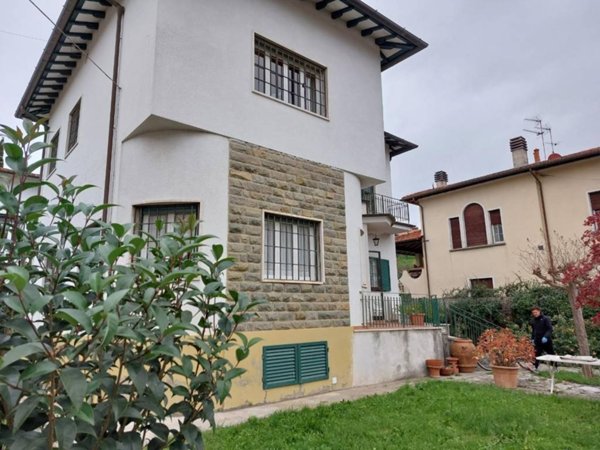 casa indipendente in vendita a Pescia
