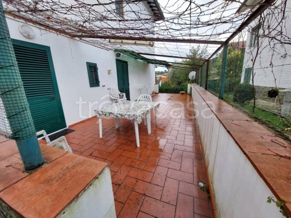 casa indipendente in vendita a Pescia