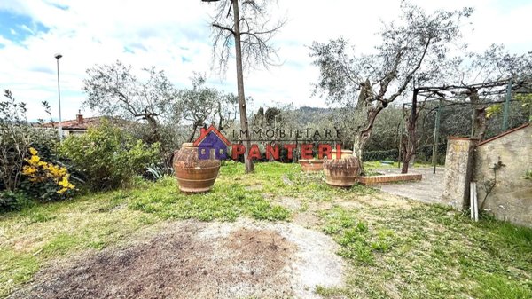 casa indipendente in vendita a Pescia