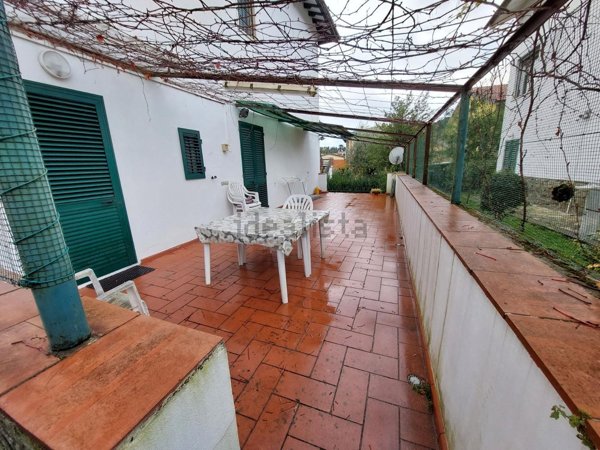 casa indipendente in vendita a Pescia