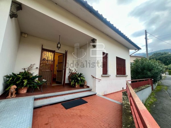 casa indipendente in vendita a Pescia