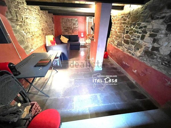 casa indipendente in vendita a Pescia in zona Medicina
