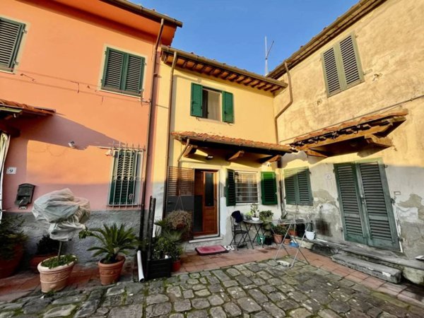 casa indipendente in vendita a Pescia in zona Pescia Morta