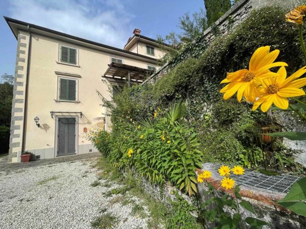 casa indipendente in vendita a Pescia in zona Collodi