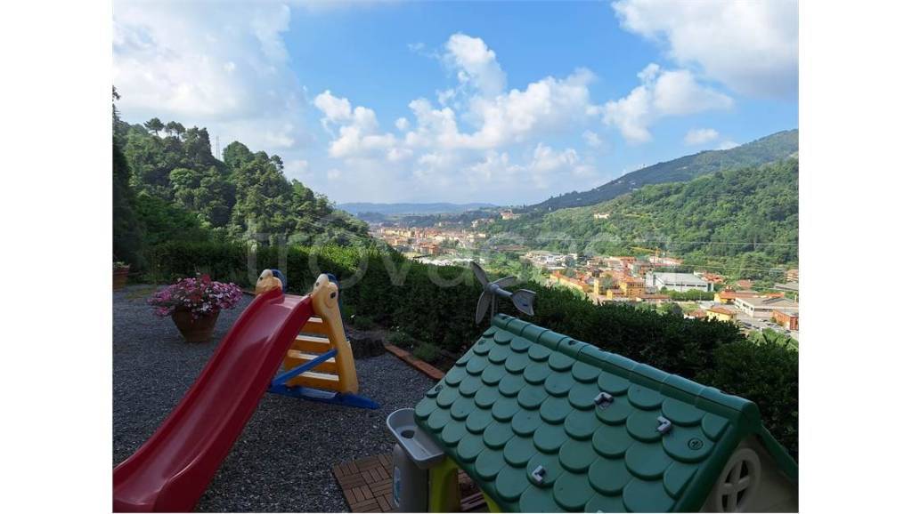 casa indipendente in vendita a Pescia