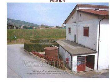terreno edificabile in vendita a Pescia