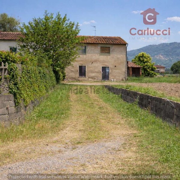 casa indipendente in vendita a Pescia