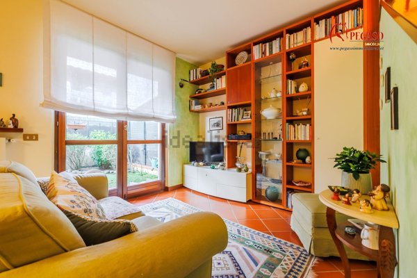 casa indipendente in vendita a Pescia