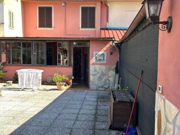 casa indipendente in vendita a Pescia in zona Pescia Morta