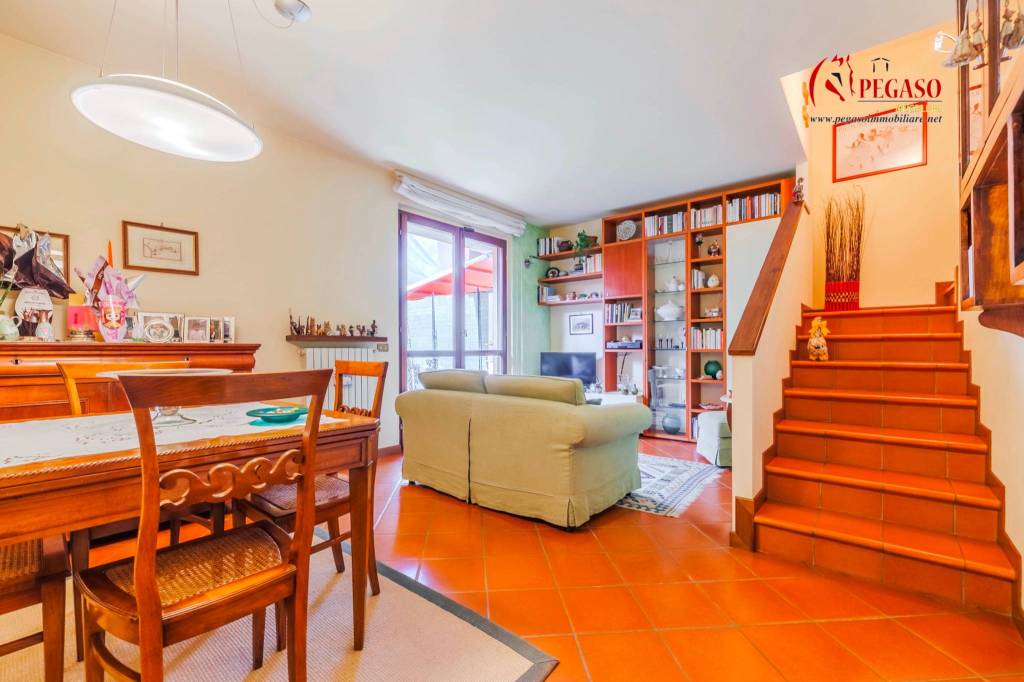 casa indipendente in vendita a Pescia