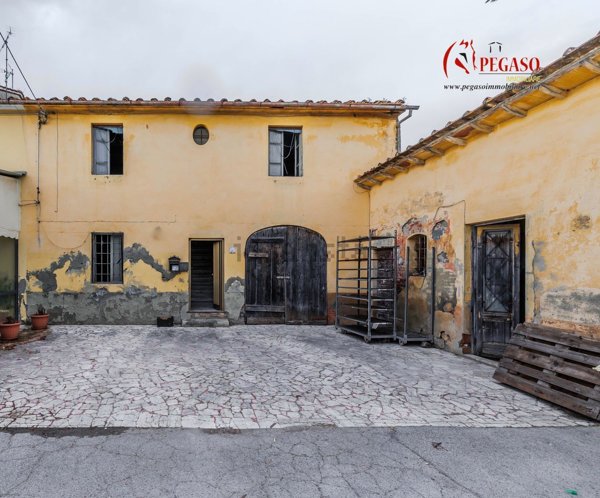 casa indipendente in vendita a Pescia