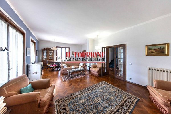 casa indipendente in vendita a Pescia