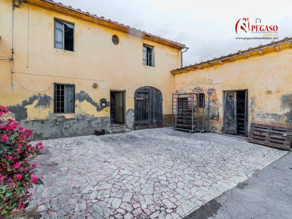 casa indipendente in vendita a Pescia in zona Pescia Morta