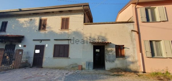 intera palazzina in vendita a Pescia in zona Castellare