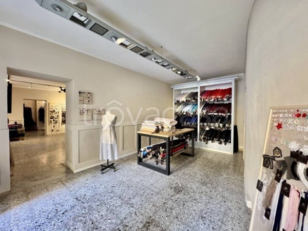 negozio in vendita a Pescia