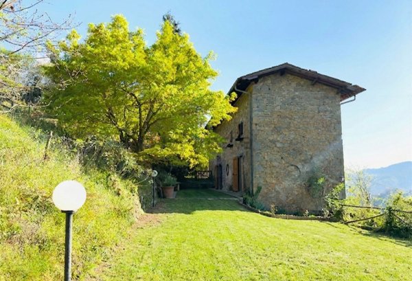 casale in vendita a Pescia in zona Vellano