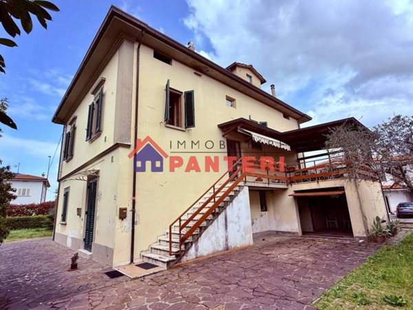 appartamento in vendita a Pescia in zona Pescia Morta