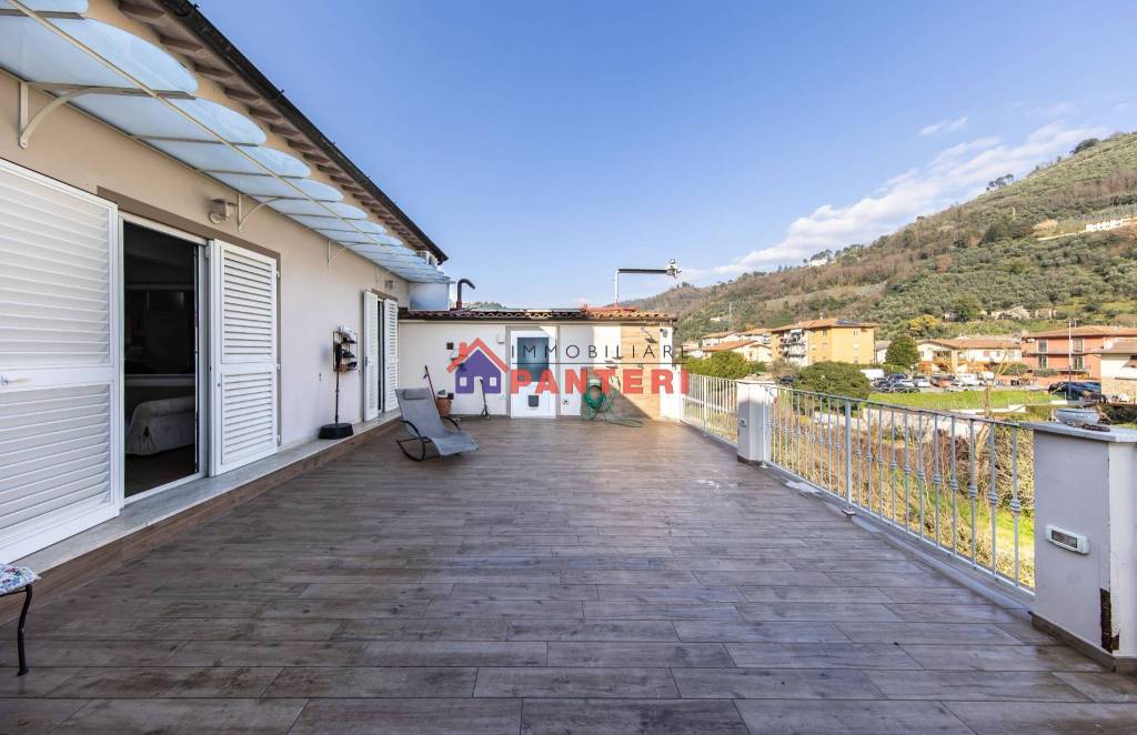 casa indipendente in vendita a Pescia