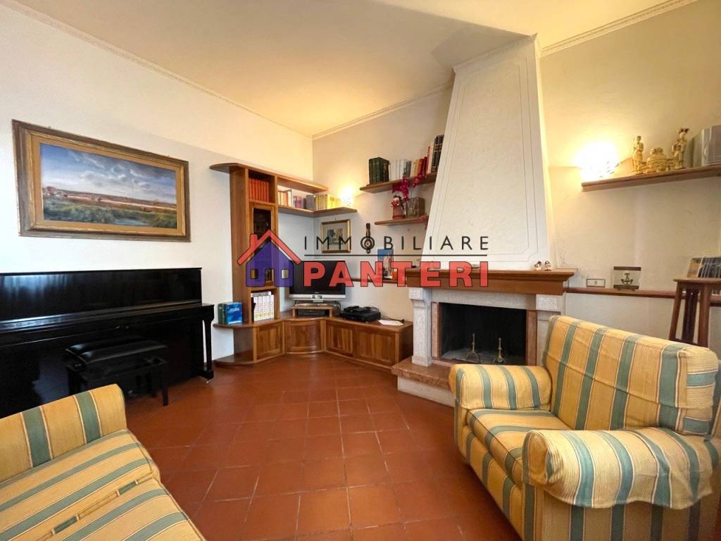 casa indipendente in vendita a Pescia