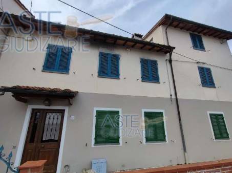 appartamento in vendita a Pescia in zona Pescia Morta