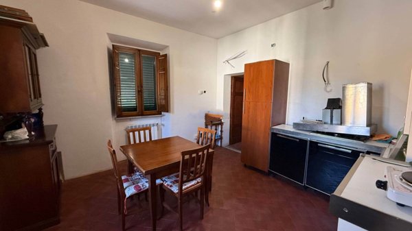 appartamento in vendita a Pescia in zona Castellare