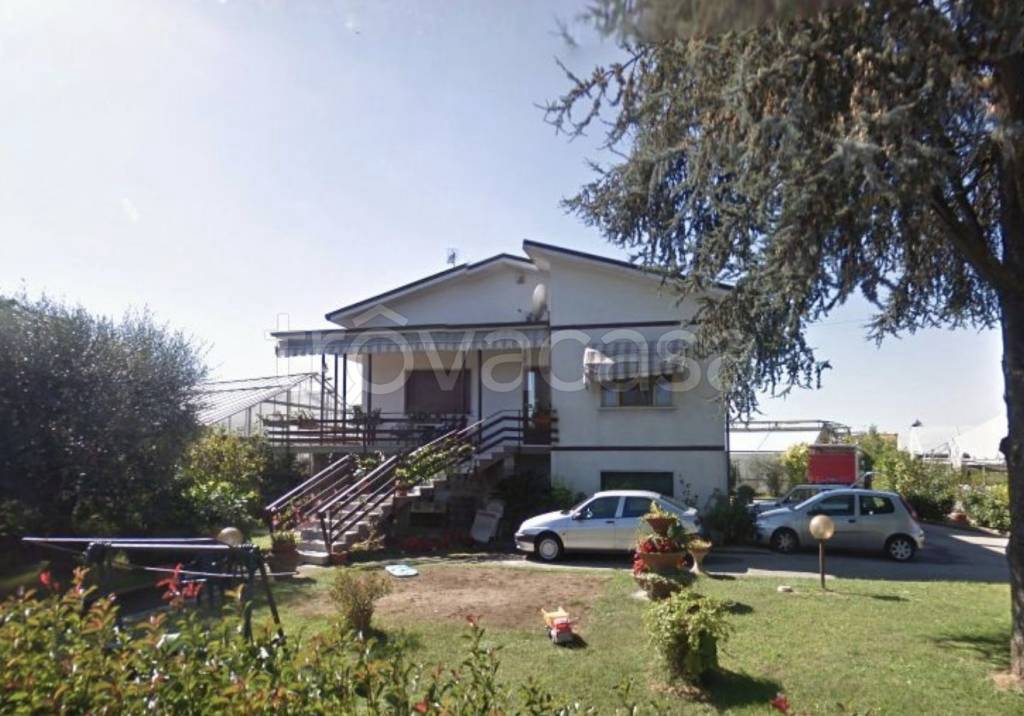 casa indipendente in vendita a Pescia