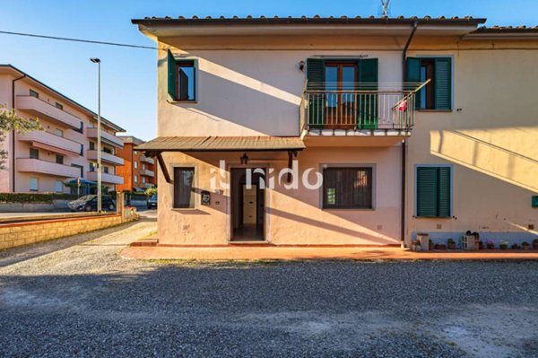 casa indipendente in vendita a Pescia