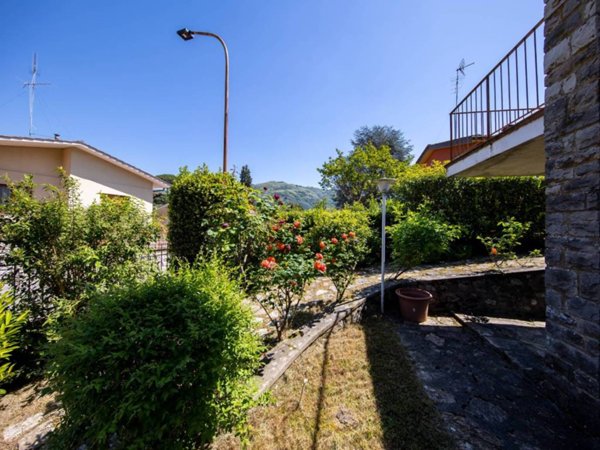 casa indipendente in vendita a Pescia