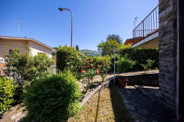 casa indipendente in vendita a Pescia