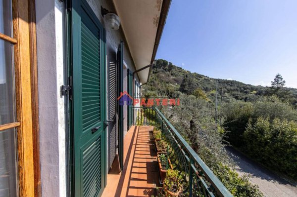 casa indipendente in vendita a Pescia