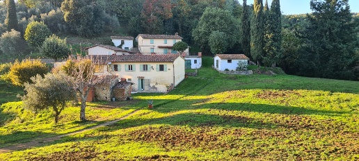 casa indipendente in vendita a Pescia