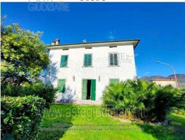 casa indipendente in vendita a Pescia