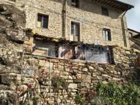 casa indipendente in vendita a Pescia