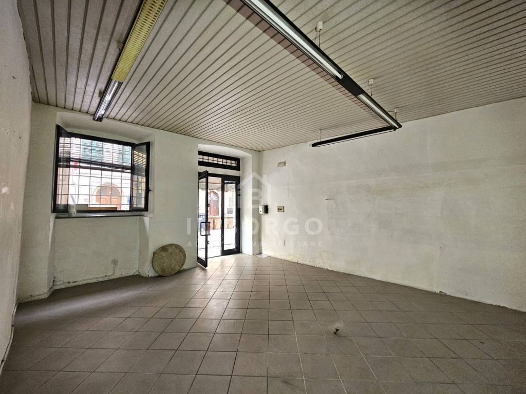 locale commerciale in vendita a Pescia