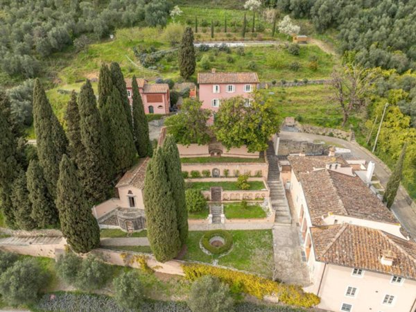 casa indipendente in vendita a Pescia in zona Collodi