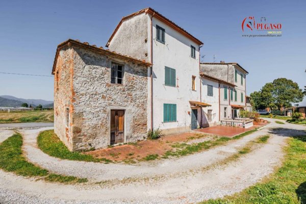 casa indipendente in vendita a Pescia in zona Macchie di San Piero