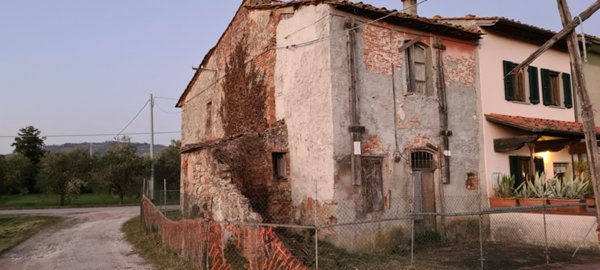 casa indipendente in vendita a Pescia
