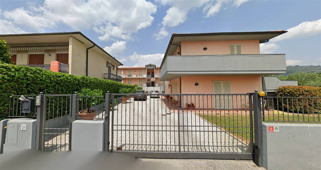 casa indipendente in vendita a Pescia