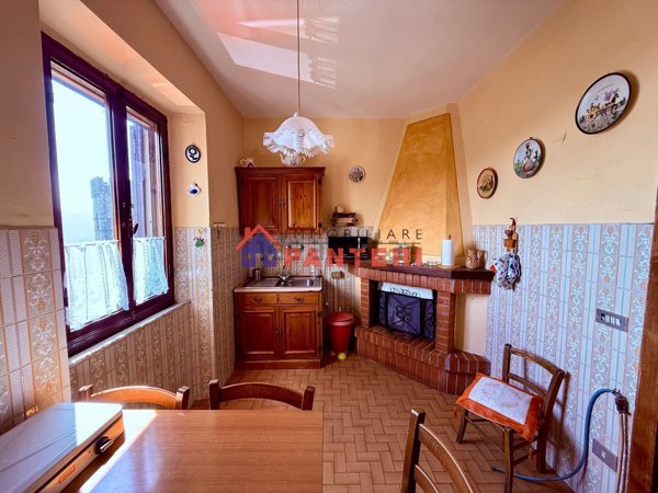 casa indipendente in vendita a Pescia in zona Vellano
