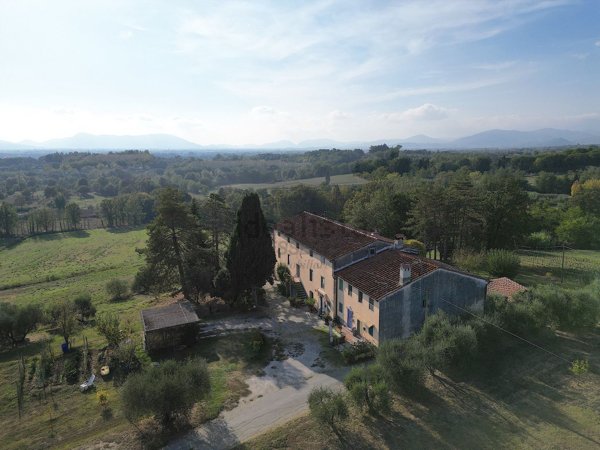 casa indipendente in vendita a Pescia