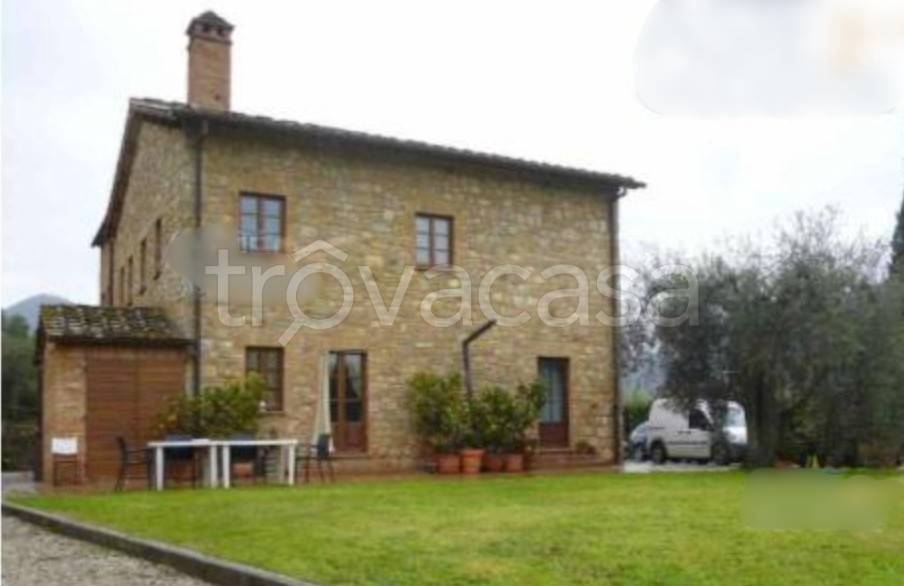 casa indipendente in vendita a Pescia