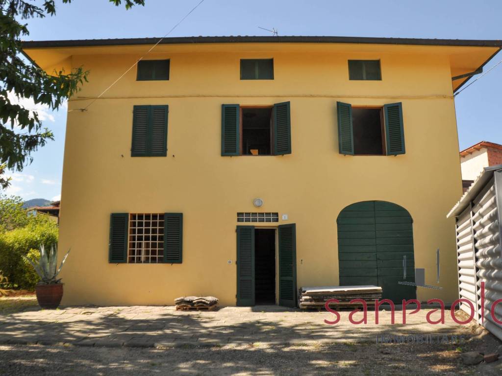 casa indipendente in vendita a Pescia in zona Collodi