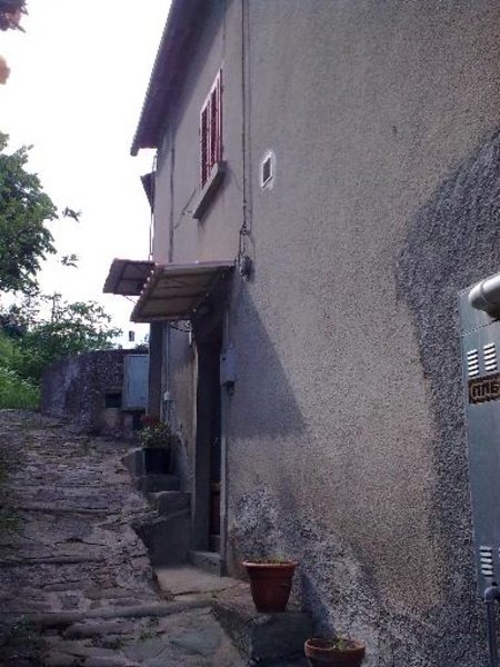 casa indipendente in vendita a Pescia in zona Vellano