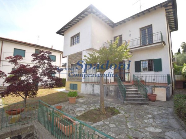 casa indipendente in vendita a Pescia