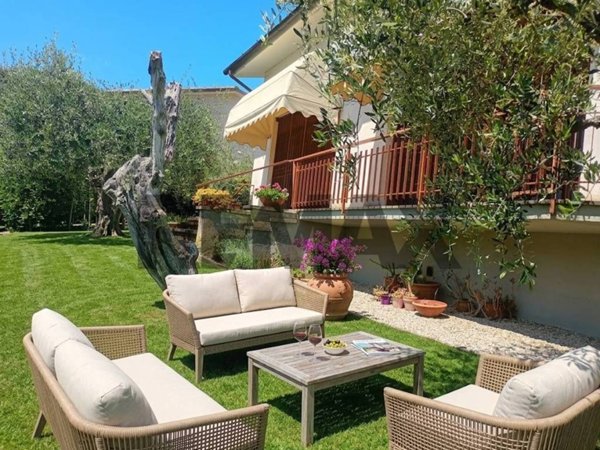 casa indipendente in vendita a Pescia