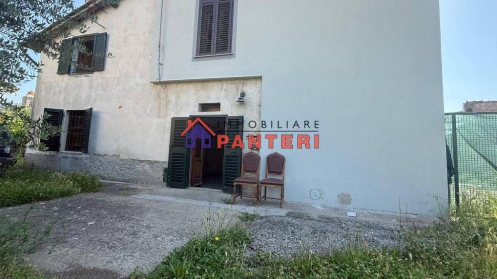 casa indipendente in vendita a Pescia