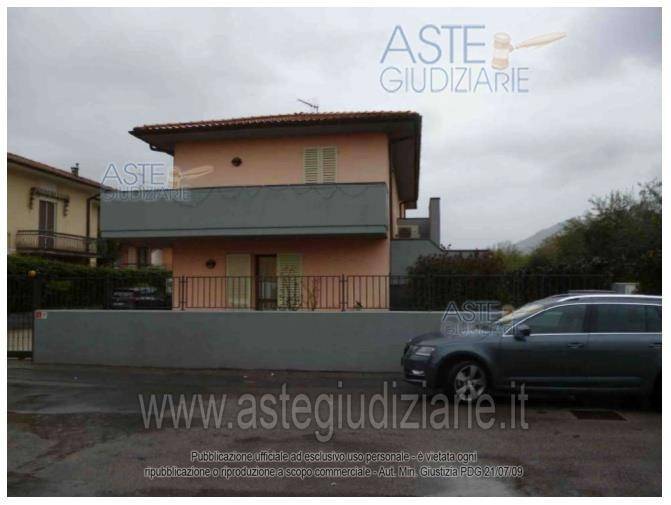 casa indipendente in vendita a Pescia