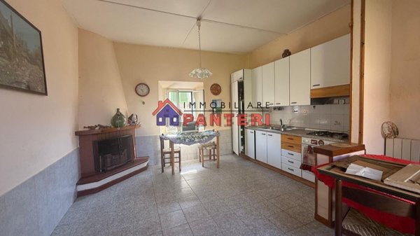 casa indipendente in vendita a Pescia