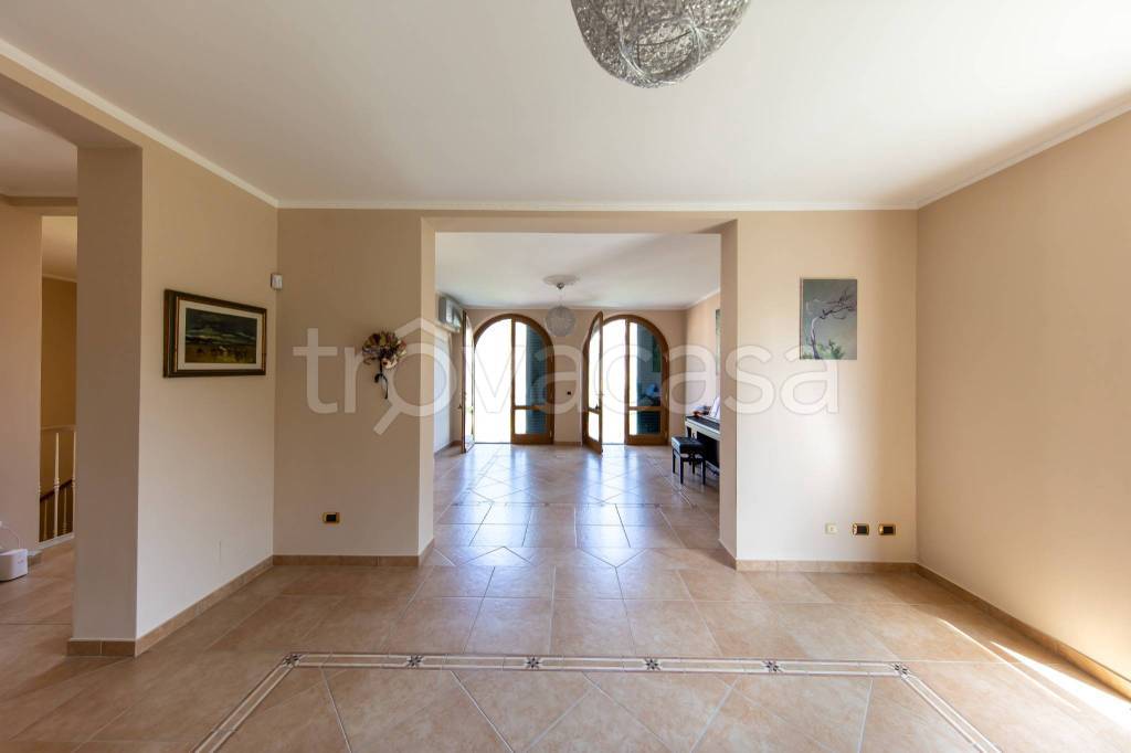 casa indipendente in vendita a Pescia