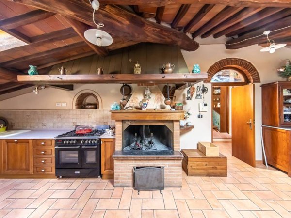 appartamento in vendita a Pescia in zona Collodi